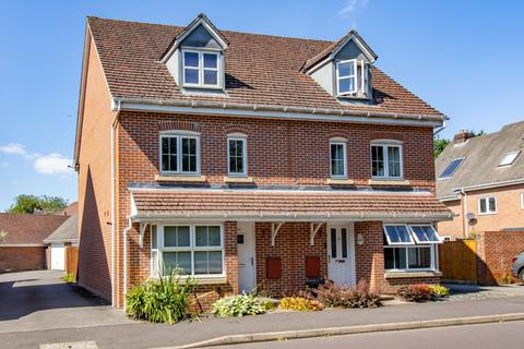 4 bedroom townhouse to rent, Lapwing Way, Four Marks, Alton, Hampshire, GU34