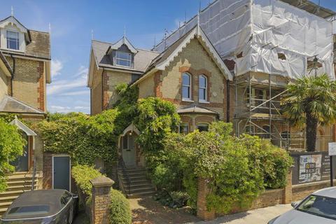 4 bedroom semi-detached house for sale, Spencer Road, London SW18