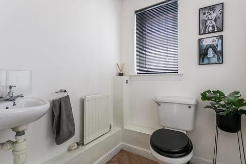 8 Granton Mill Place, Edinburgh, EH4 4UP