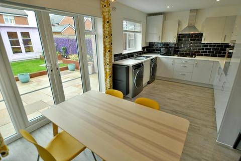 3 bedroom semi-detached house for sale, Arnhem Close, Corfe Mullen, BH21 3ER