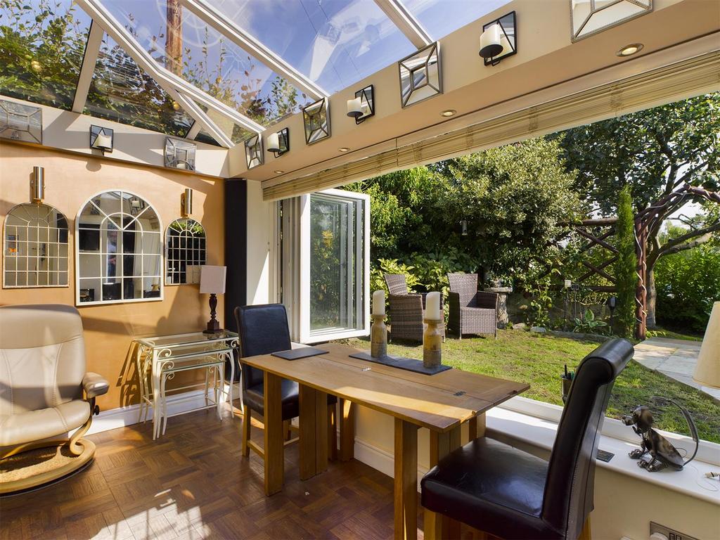 Garden room/ Dining room