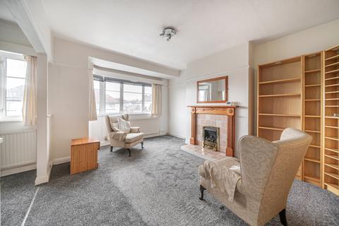 2 bedroom flat for sale, Redesdale Gardens, Adel, Leeds, LS16