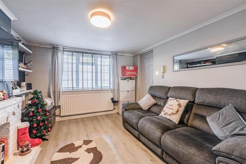 1 bedroom flat for sale, Station Road, Addlestone KT15