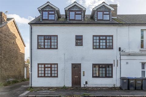 1 bedroom flat for sale, Station Road, Addlestone KT15