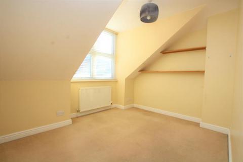 2 bedroom flat to rent, Madrid Road, Guildford GU2