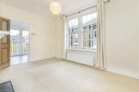 2 bedroom flat to rent, Queenstown Road, London SW8