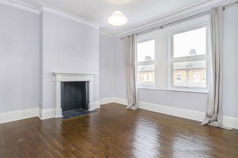 2 bedroom flat to rent, Queenstown Road, London SW8