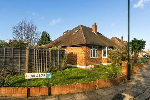 3 bedroom bungalow for sale, Cotswold Road, Hampton