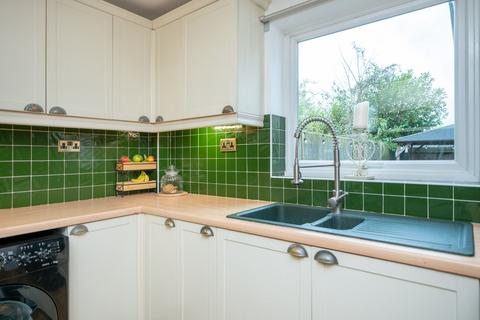 3 bedroom semi-detached house for sale, Trefoil Close, Horsham, RH12