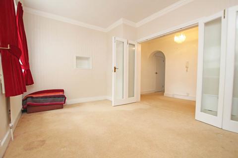 3 bedroom flat for sale, St.Johns Road, Eastbourne, BN20 7NL