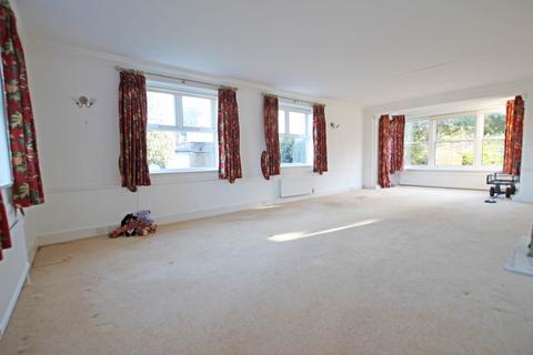 3 bedroom flat for sale, St.Johns Road, Eastbourne, BN20 7NL