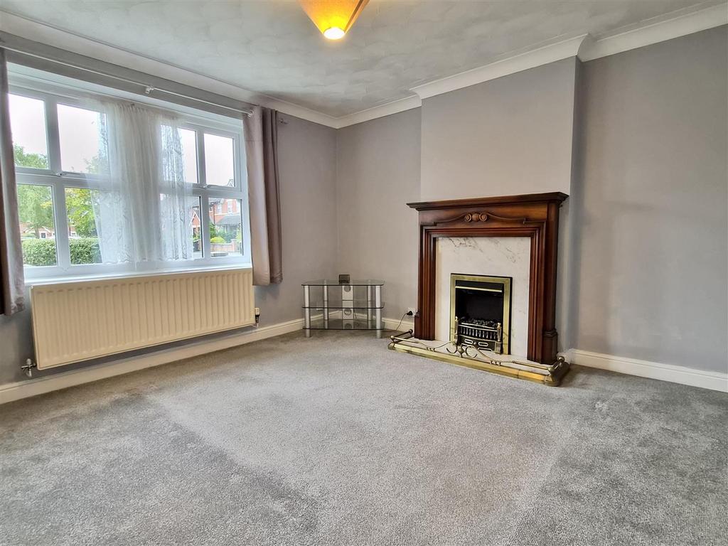 OPEN PLAN LOUNGE &amp; KITCHEN