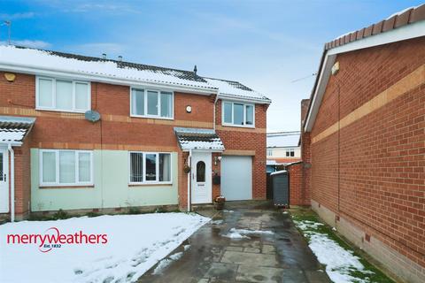 3 bedroom semi-detached house to rent, St. Andrews Close, Bramley