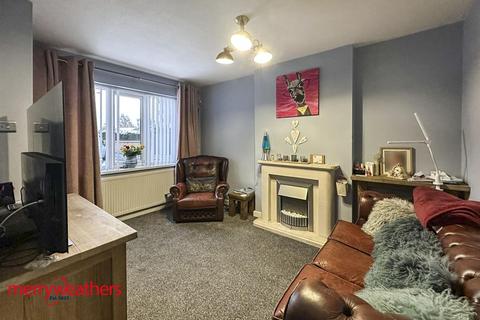 3 bedroom semi-detached house to rent, St. Andrews Close, Bramley