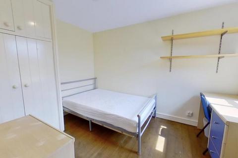 6 bedroom semi-detached house to rent, *£99pppw excluding bills!!* 6 Bed on Cycle Road, Lenton, Nottingham