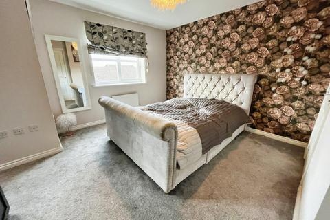 14 Admiral Way, Hyde, SK14 4TU