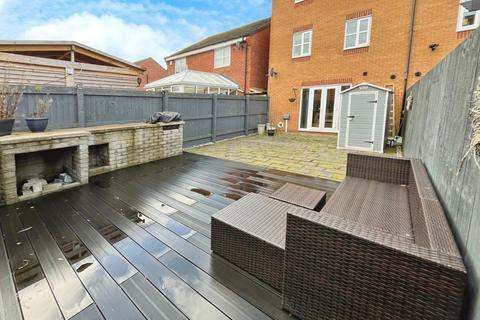 14 Admiral Way, Hyde, SK14 4TU