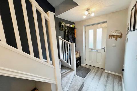 14 Admiral Way, Hyde, SK14 4TU
