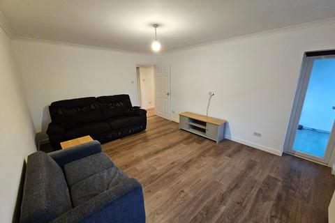 2 bedroom flat to rent, London Road, Tollcross