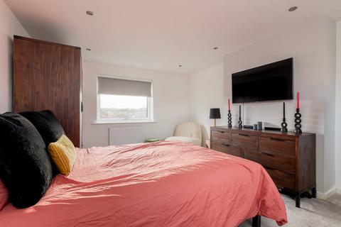 16 Cammo Hill, Edinburgh, EH4 8EY