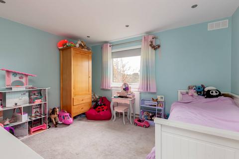 16 Cammo Hill, Edinburgh, EH4 8EY