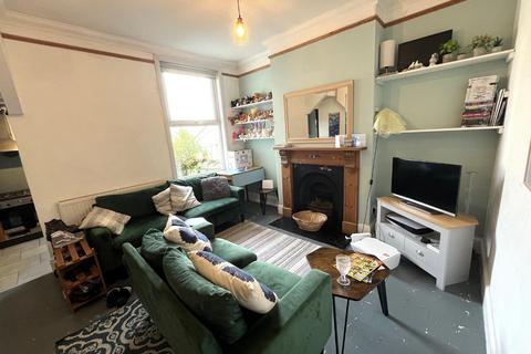 4 bedroom terraced house to rent, Clifton Crescent, Falmouth