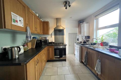 4 bedroom terraced house to rent, Clifton Crescent, Falmouth