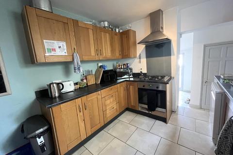 4 bedroom terraced house to rent, Clifton Crescent, Falmouth