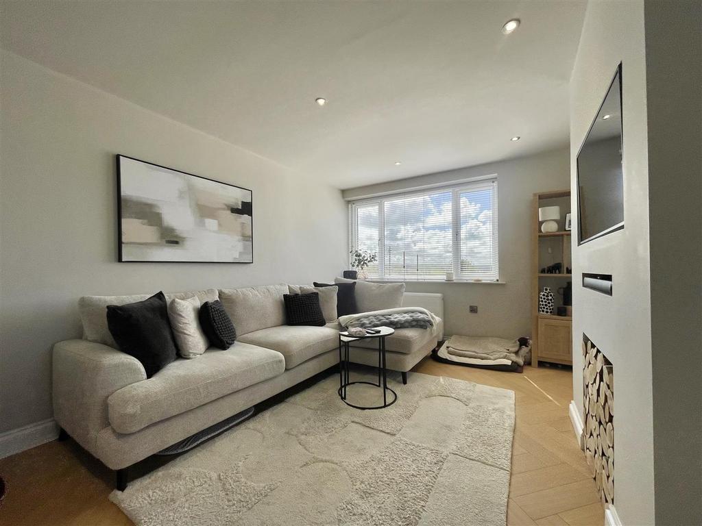 Open Plan Kitchen / Living Area