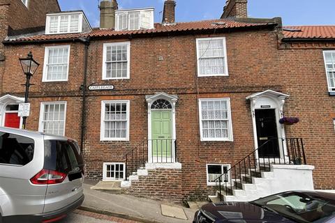 3 bedroom terraced house to rent, Castlegate, Scarborough