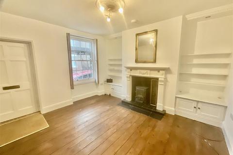 3 bedroom terraced house to rent, Castlegate, Scarborough