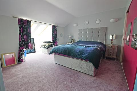 2 bedroom apartment for sale, Valley Park View, Peterborough PE2