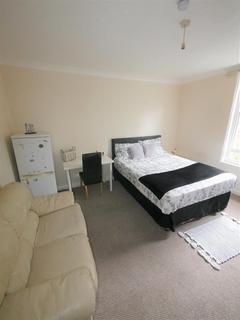 5 bedroom house share to rent, 14 Carlton Road, Bournemouth