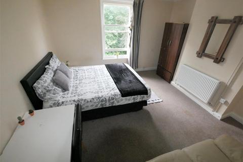 5 bedroom house share to rent, 14 Carlton Road, Bournemouth