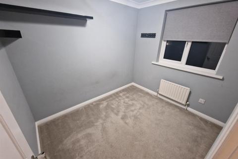 2 bedroom flat to rent, Chorley Close, Poole