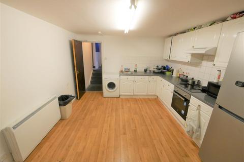 6 bedroom house share to rent, The Mount, Bournemouth, BH1