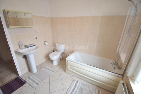 2 bedroom flat to rent, London Road, Reading