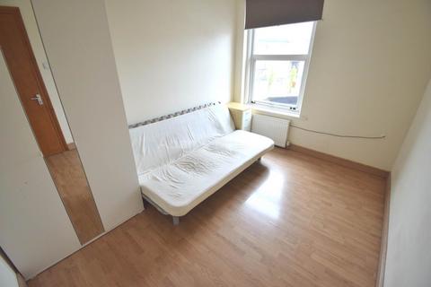 2 bedroom flat to rent, London Road, Reading