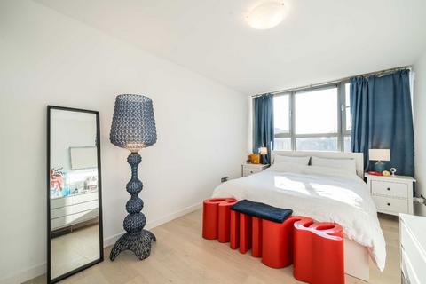 2 bedroom flat to rent, New Park Road, London SW2