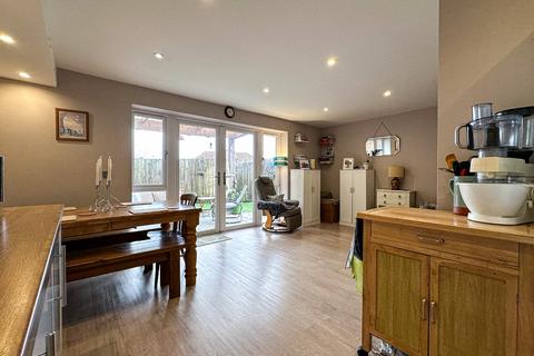 4 bedroom end of terrace house for sale, Queensdown Gardens, Bristol BS4