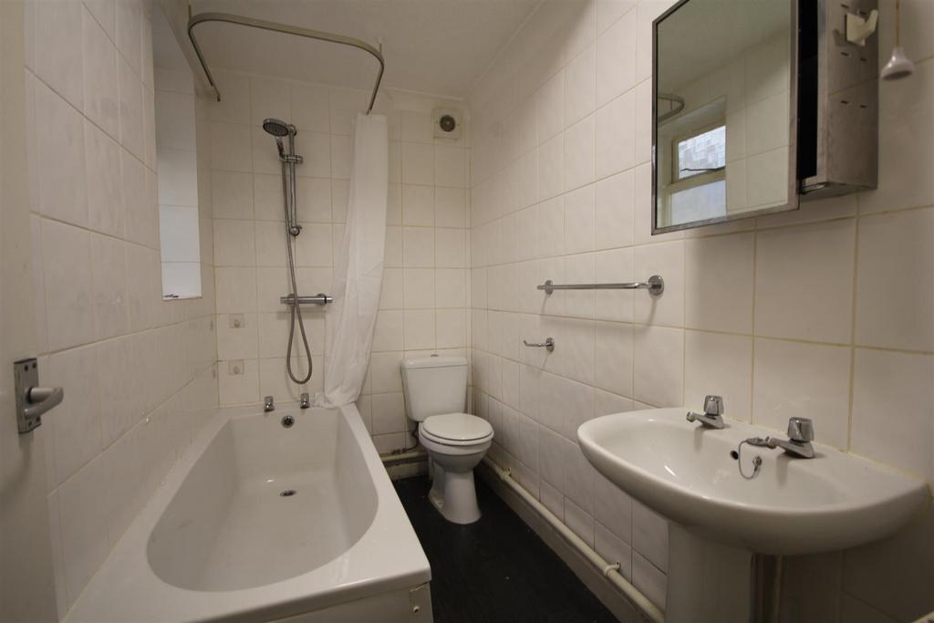 Bathroom.JPG
