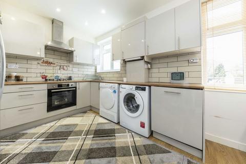 2 bedroom flat for sale, Greenford Avenue, London W7