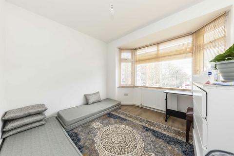 2 bedroom flat for sale, Greenford Avenue, London W7