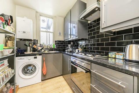 3 bedroom flat to rent, Streatham Common North, London SW16