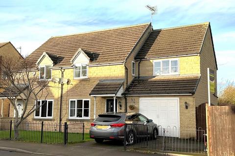 4 bedroom semi-detached house for sale, Woodfield Close, Idle, Bradford