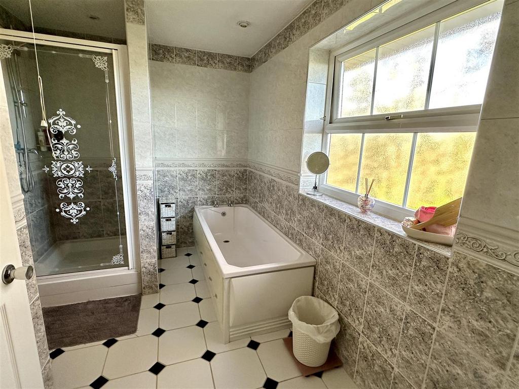 Master ensuite