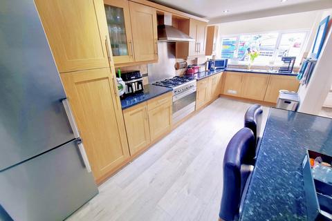 3 bedroom end of terrace house for sale, Plunch Lane, Mumbles SA3