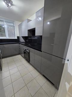 2 bedroom flat to rent, Princess Way, London SW19