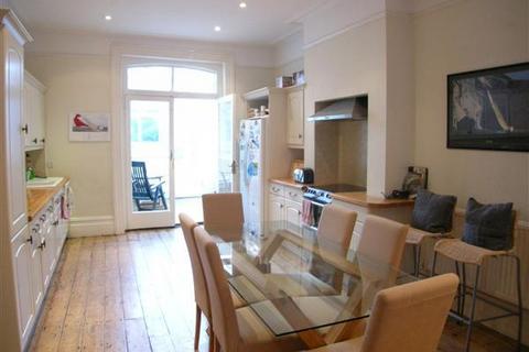 5 bedroom terraced house to rent, Romola Road, Herne Hill SE24