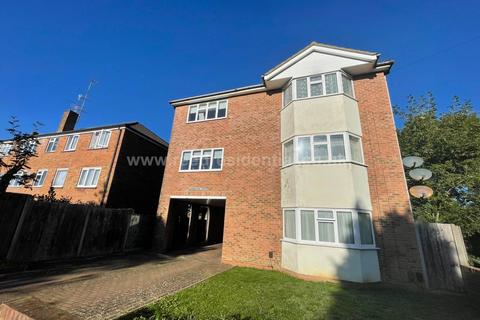 2 bedroom flat to rent, Bournehall Avenue, Bushey